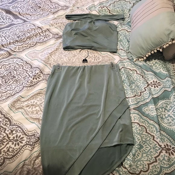 Two piece skirt set - Picture 1 of 1